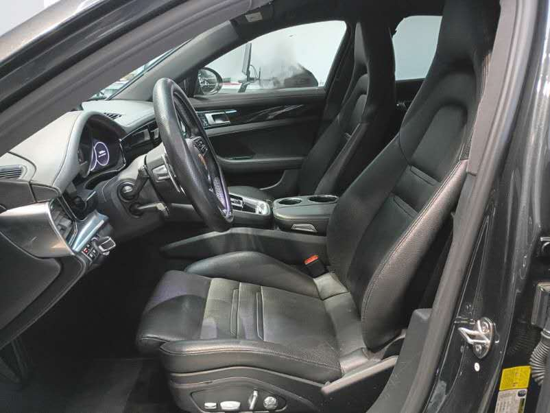 2018 Porsche Panamera 4 photo 4