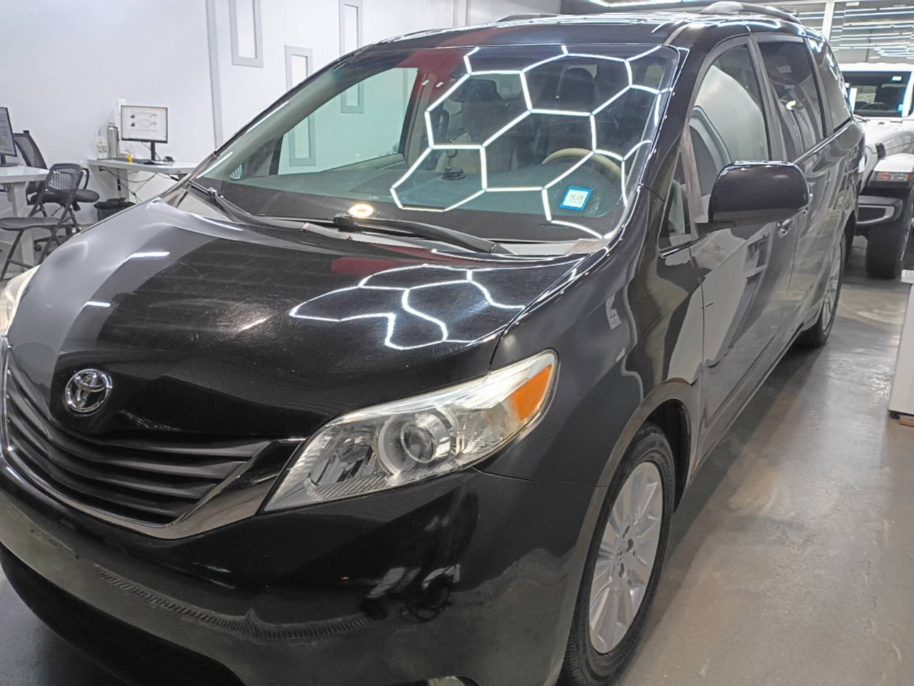 Toyota Sienna XLE AWD 7-Pass V6 2011