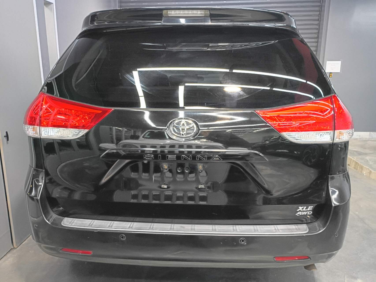 Toyota Sienna XLE AWD 7-Pass V6 2011