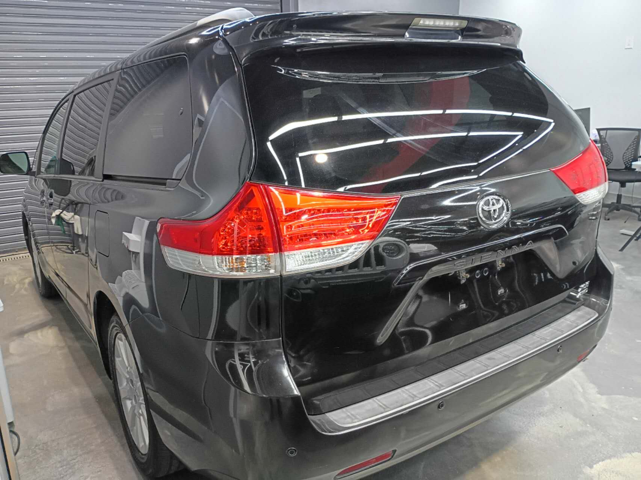 Toyota Sienna XLE AWD 7-Pass V6 2011