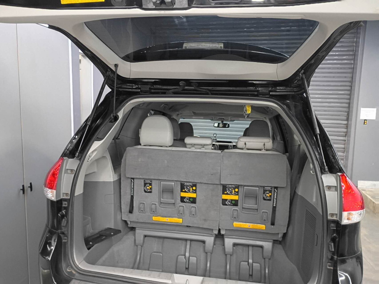 Toyota Sienna XLE AWD 7-Pass V6 2011