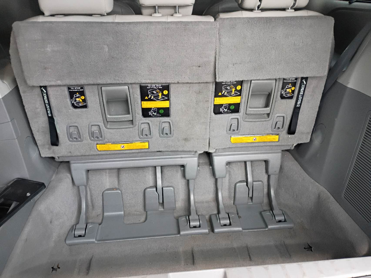 Toyota Sienna XLE AWD 7-Pass V6 2011