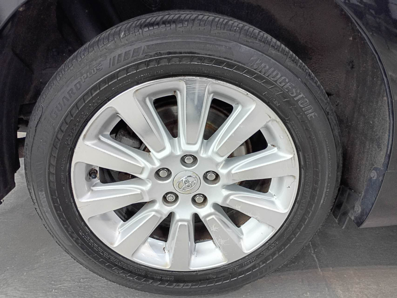 Toyota Sienna XLE AWD 7-Pass V6 2011