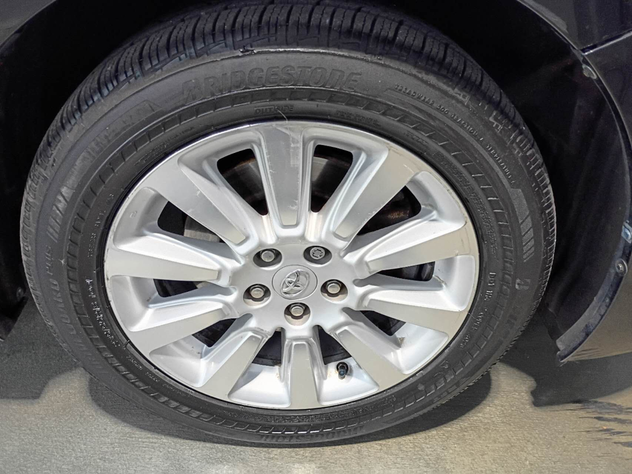 Toyota Sienna XLE AWD 7-Pass V6 2011