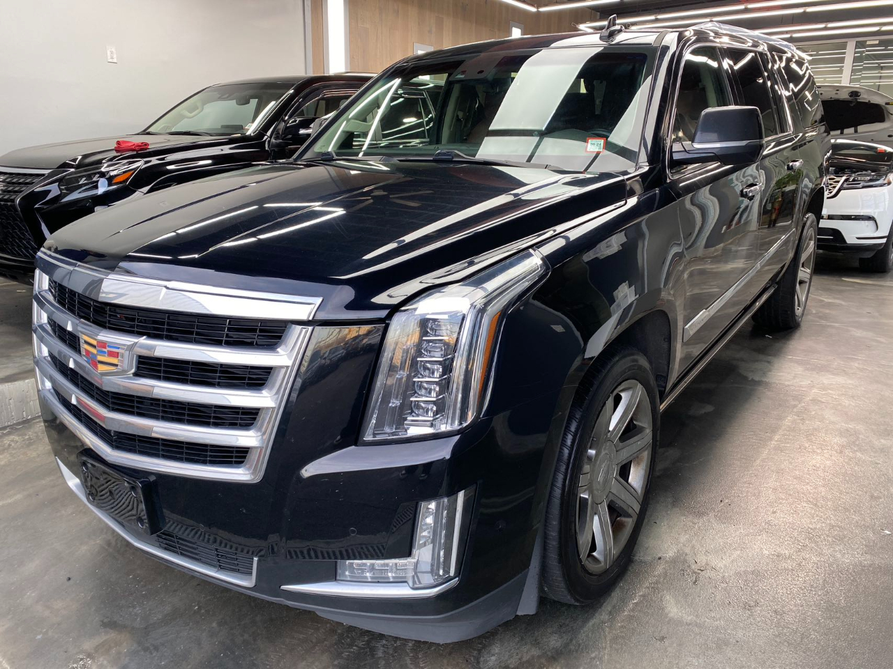Cadillac Escalade ESV Premium 4WD 2017