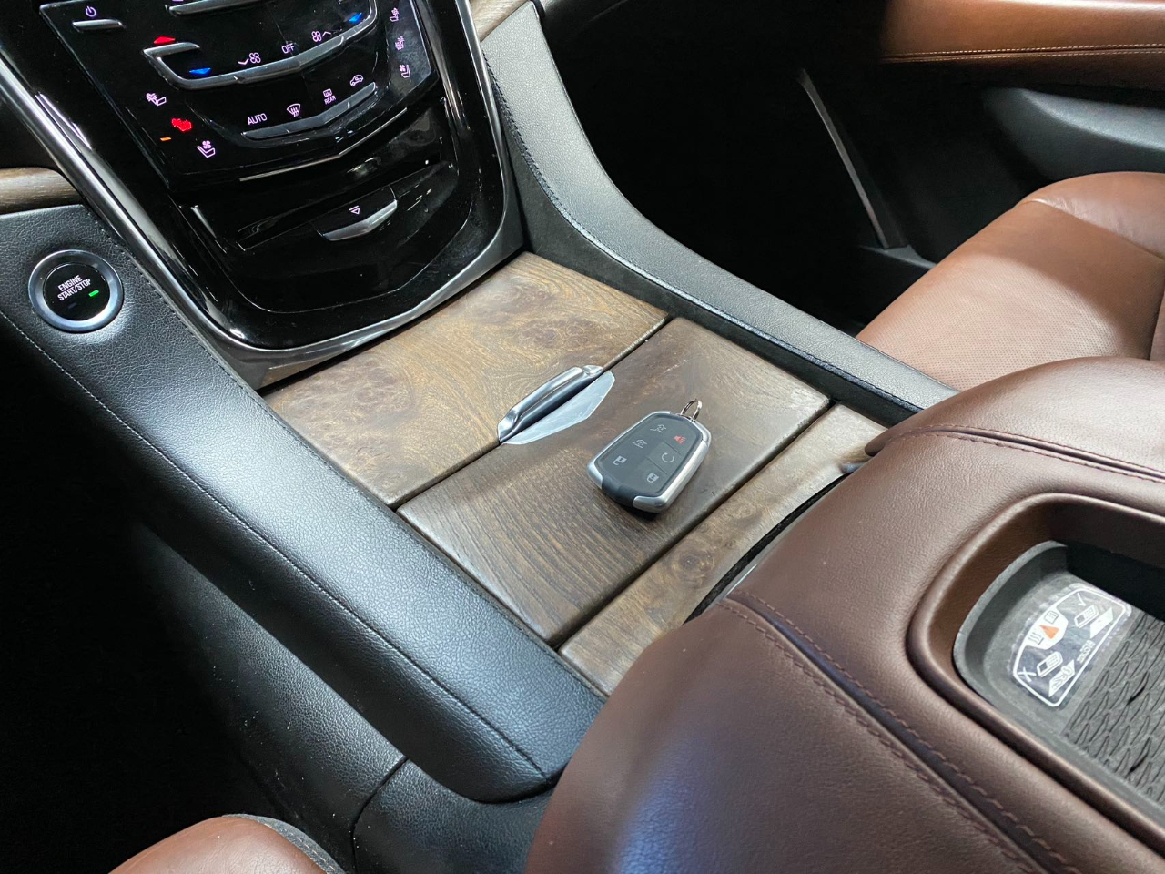 Cadillac Escalade ESV Premium 4WD 2017