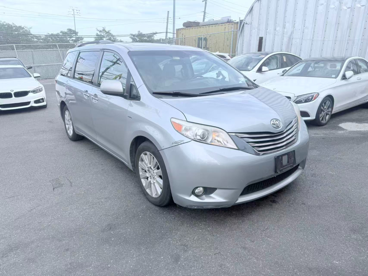 Toyota Sienna Limited AWD 7-Passenger V6 2016