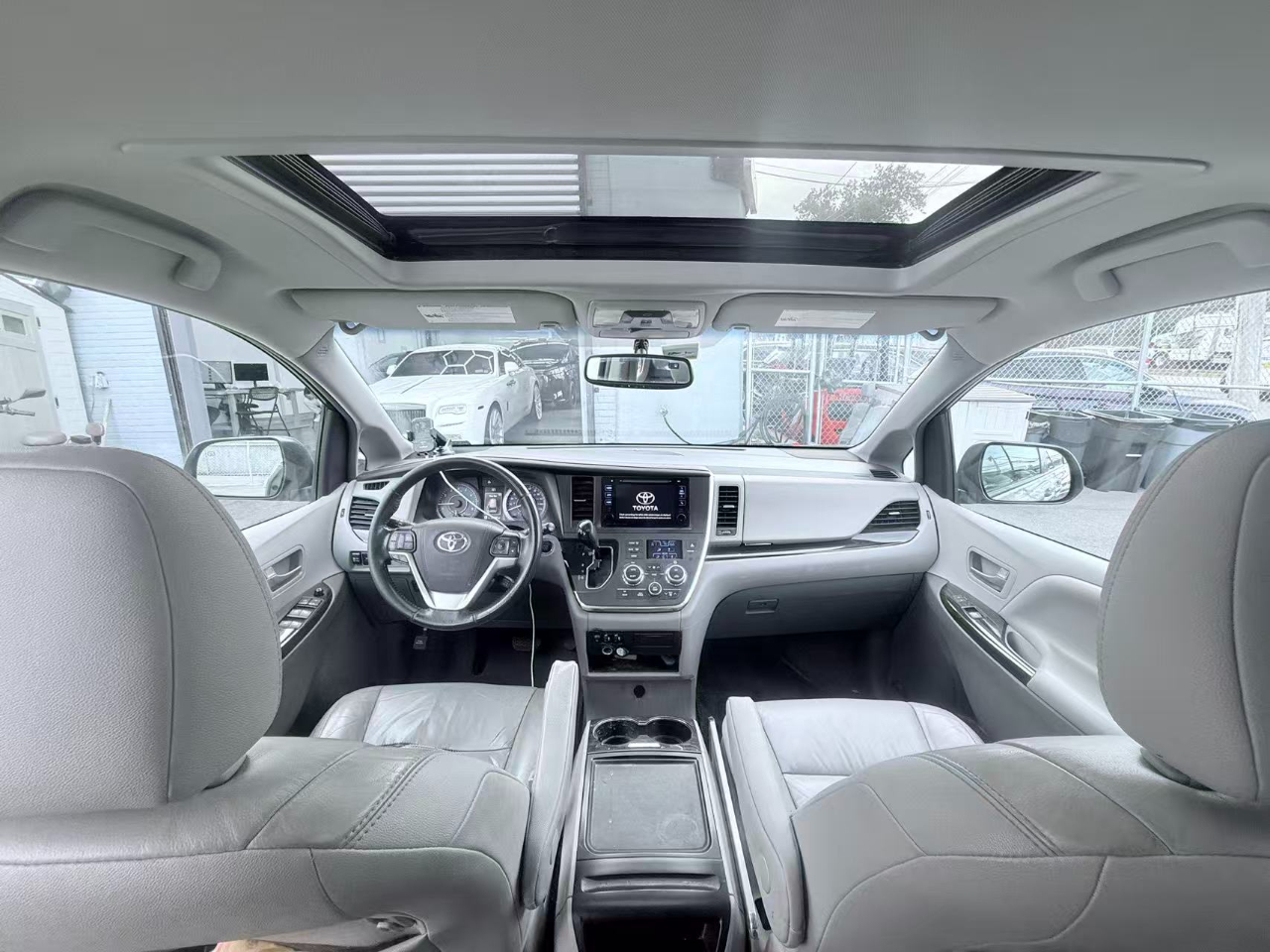 Toyota Sienna Limited AWD 7-Passenger V6 2016