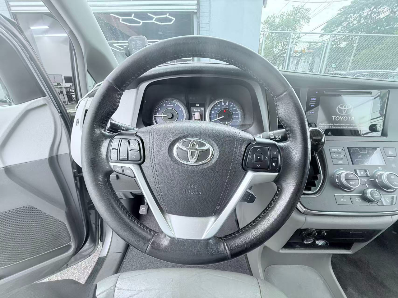 Toyota Sienna Limited AWD 7-Passenger V6 2016