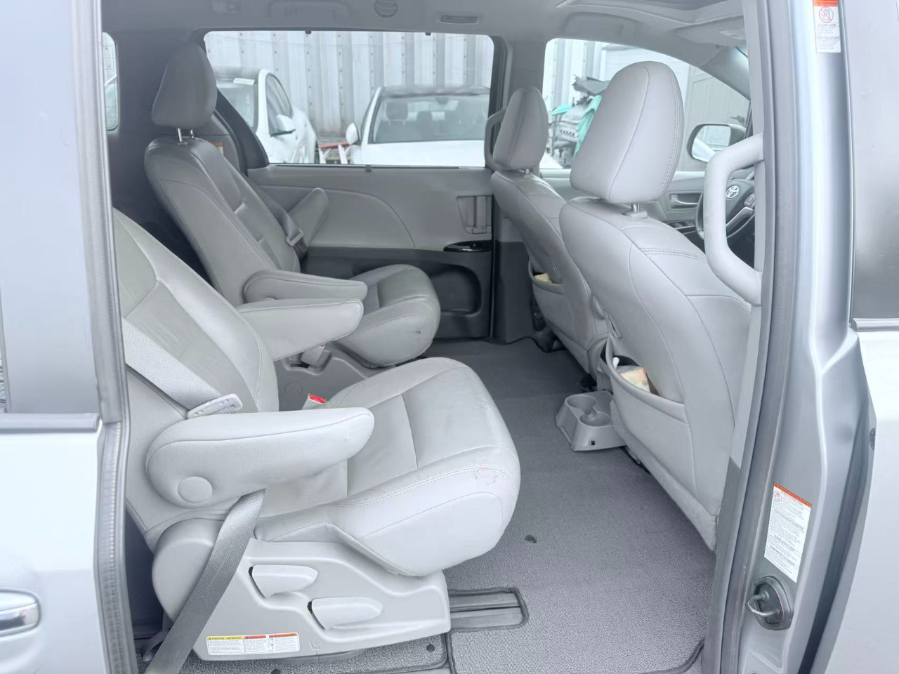 Toyota Sienna Limited AWD 7-Passenger V6 2016