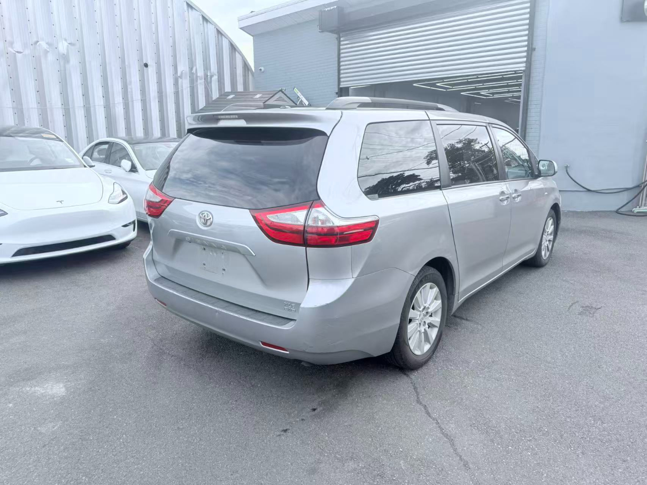 Toyota Sienna Limited AWD 7-Passenger V6 2016