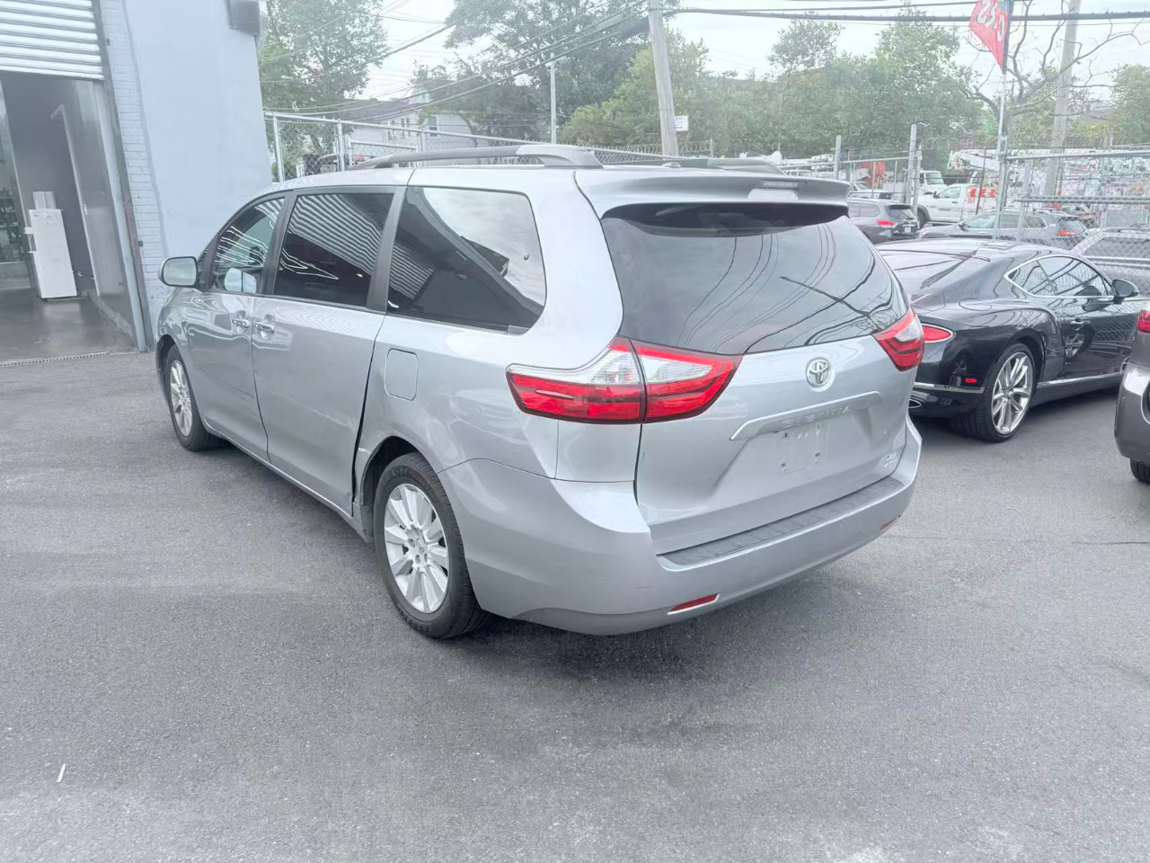 Toyota Sienna Limited AWD 7-Passenger V6 2016
