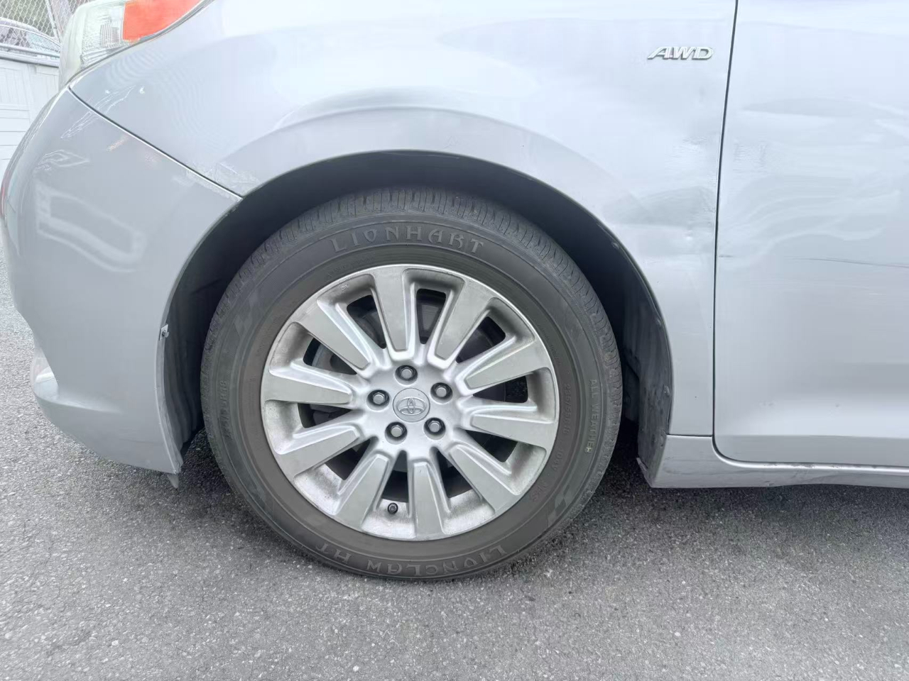 Toyota Sienna Limited AWD 7-Passenger V6 2016