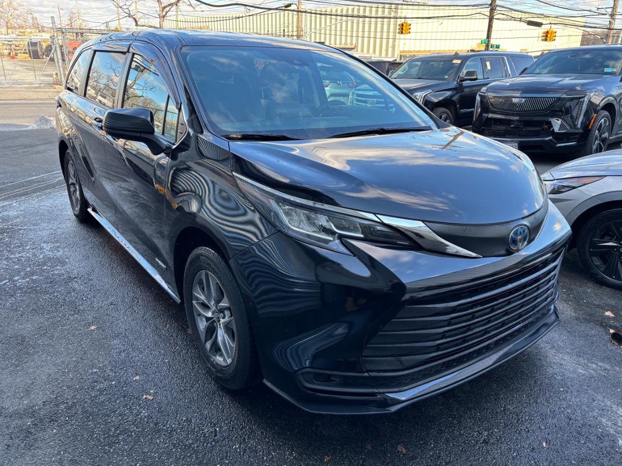 Toyota Sienna LE 8-Passenger AWD 2021