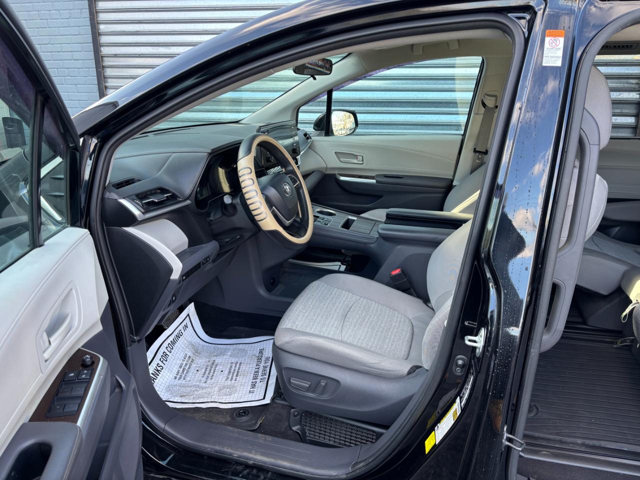 Toyota Sienna LE 8-Passenger AWD 2021