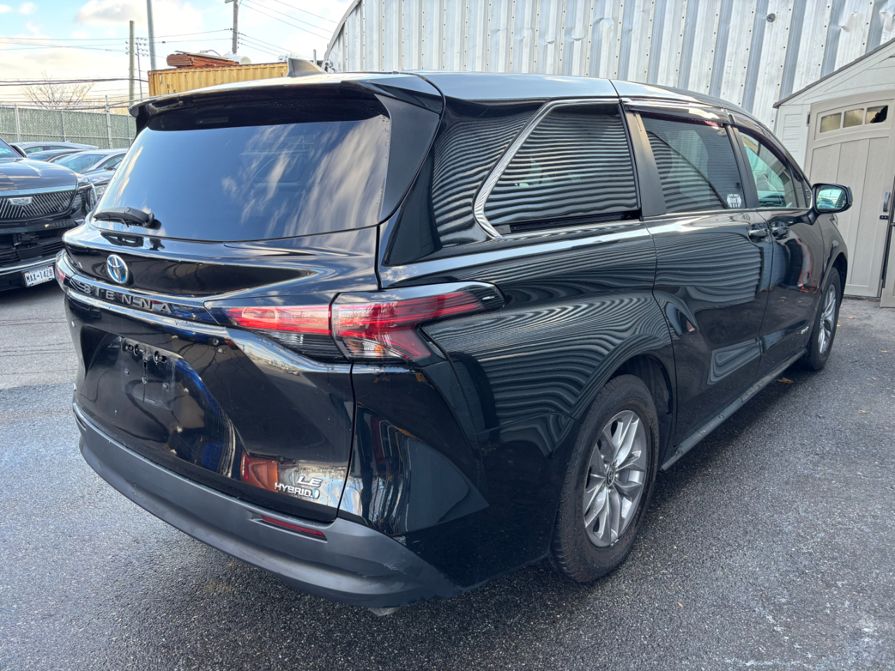 Toyota Sienna LE 8-Passenger AWD 2021