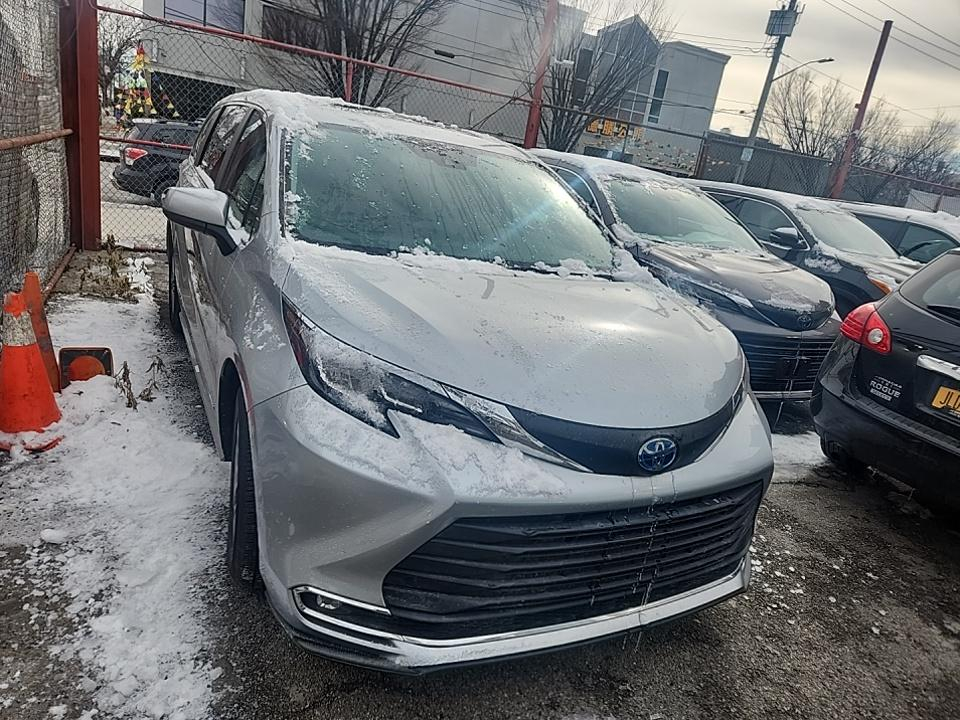 Toyota Sienna XLE 7-Passenger 2021