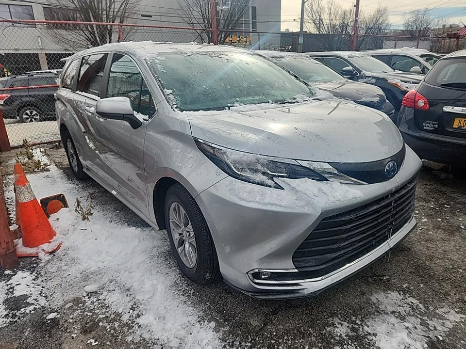 Toyota Sienna XLE 7-Passenger 2021
