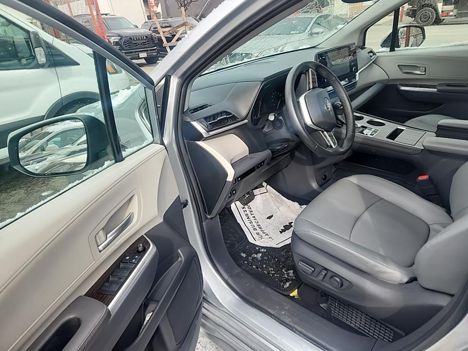 Toyota Sienna XLE 7-Passenger 2021