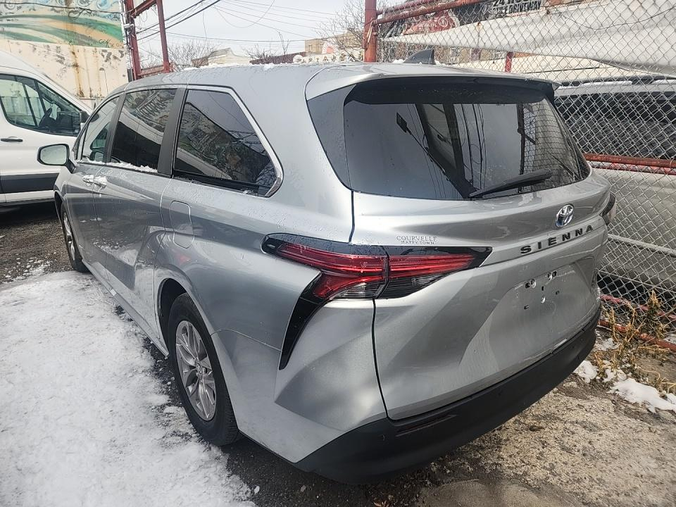 Toyota Sienna XLE 7-Passenger 2021