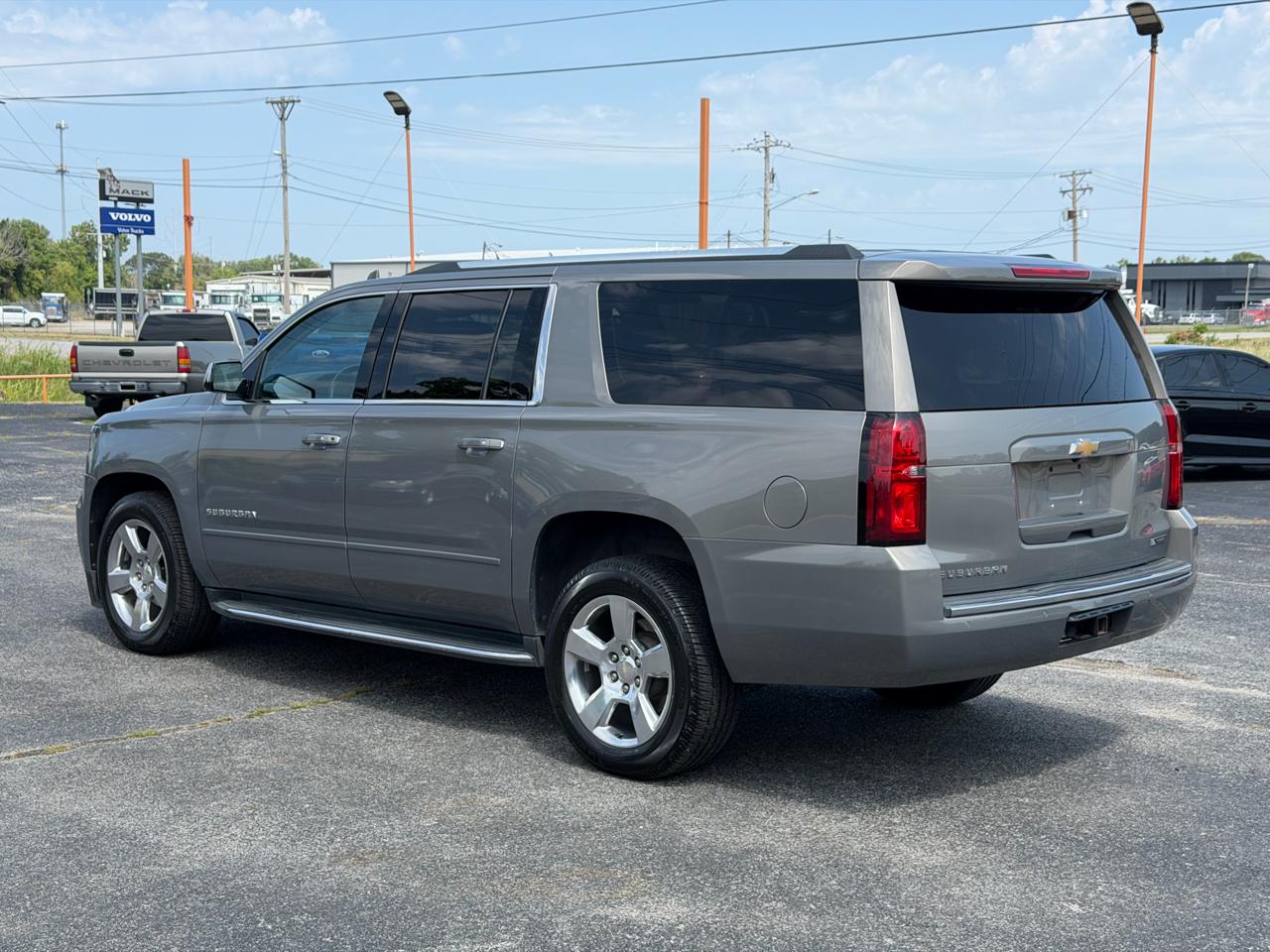 Chevrolet Suburban  2018