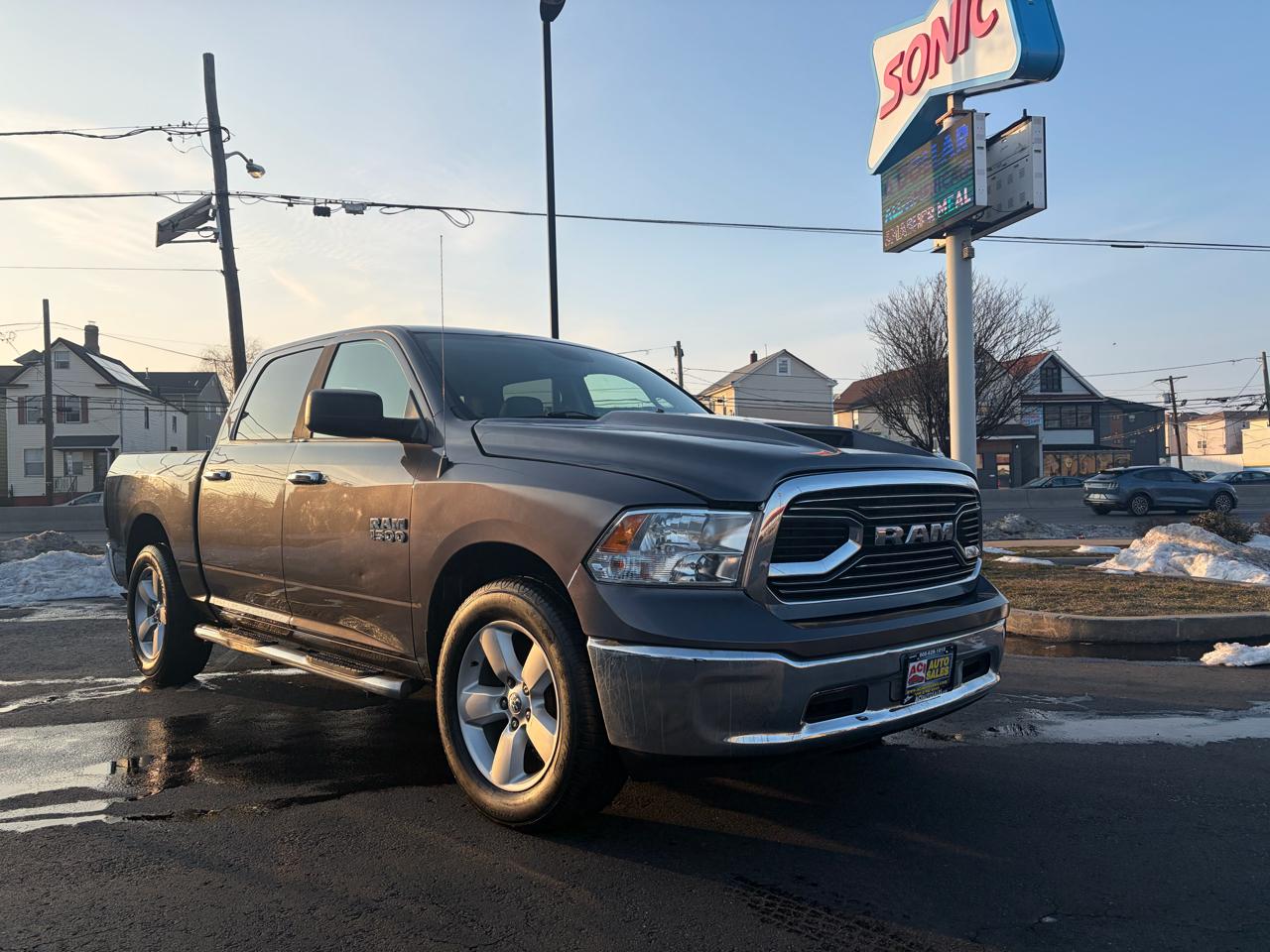 RAM 1500 SLT Crew Cab SWB 4WD 2016