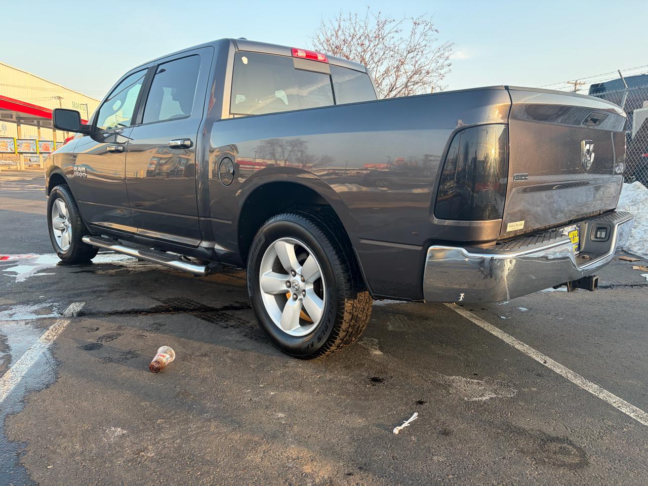 RAM 1500 SLT Crew Cab SWB 4WD 2016