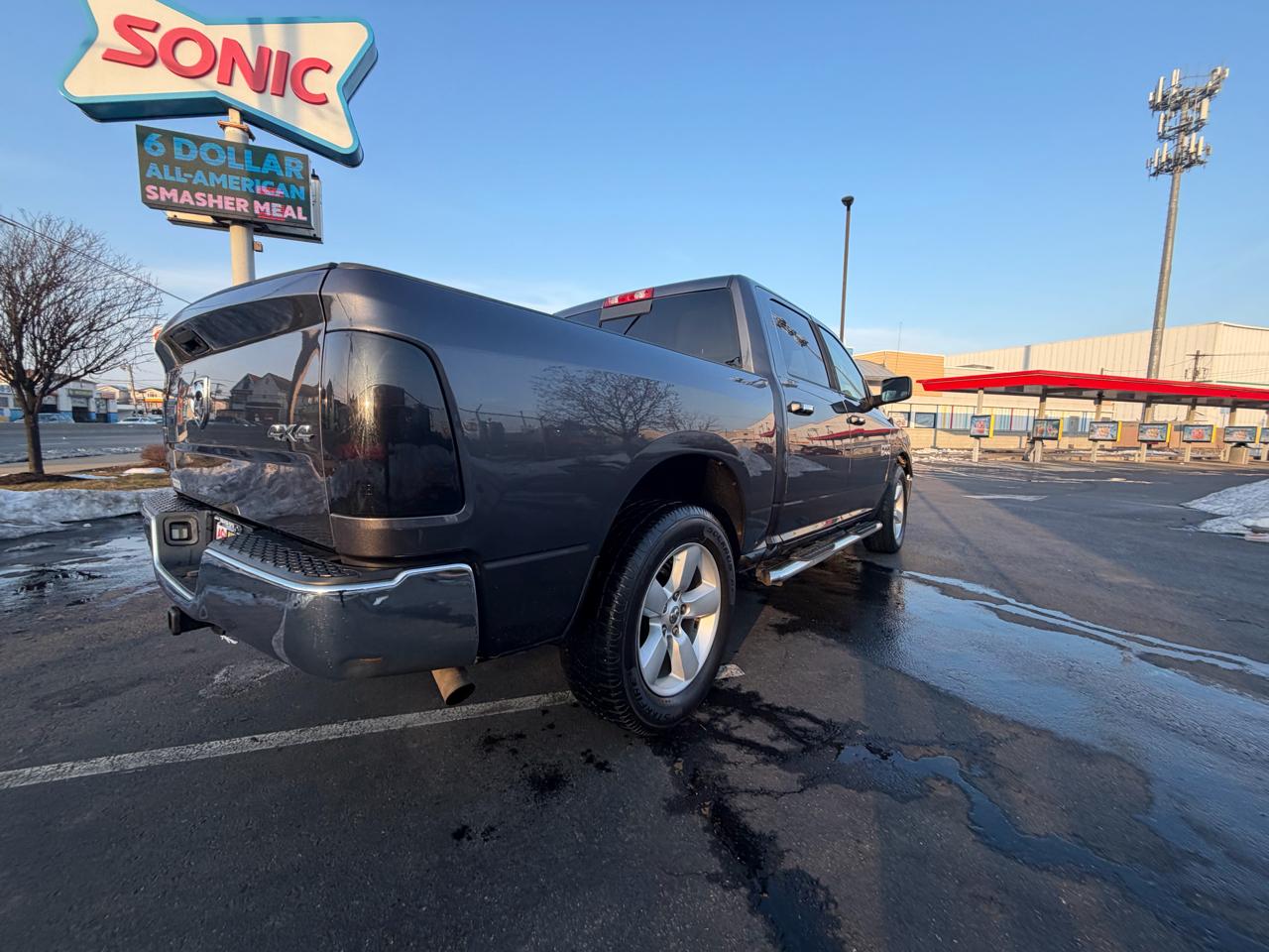 RAM 1500 SLT Crew Cab SWB 4WD 2016