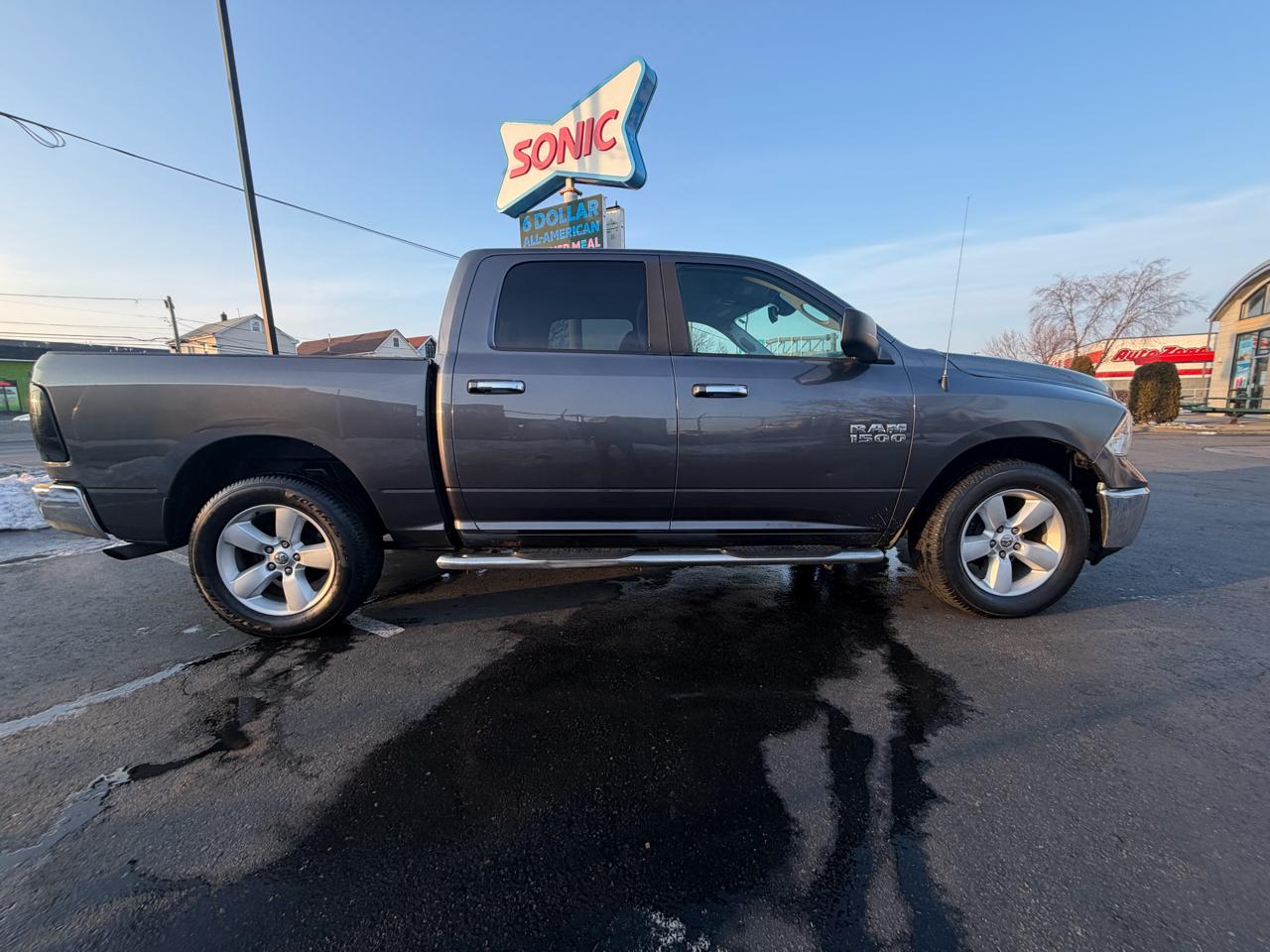 RAM 1500 SLT Crew Cab SWB 4WD 2016
