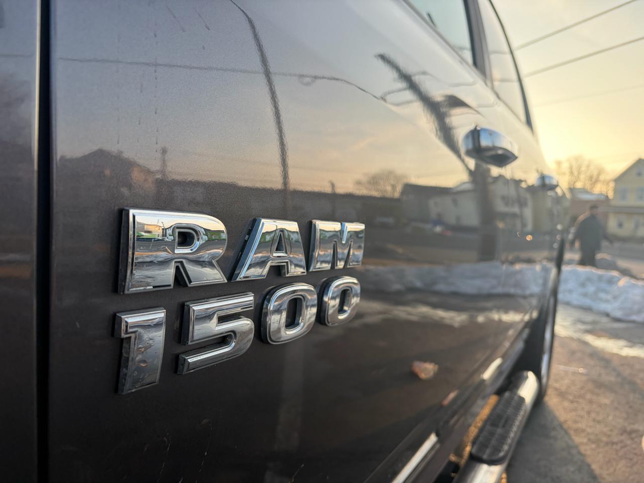 RAM 1500 SLT Crew Cab SWB 4WD 2016