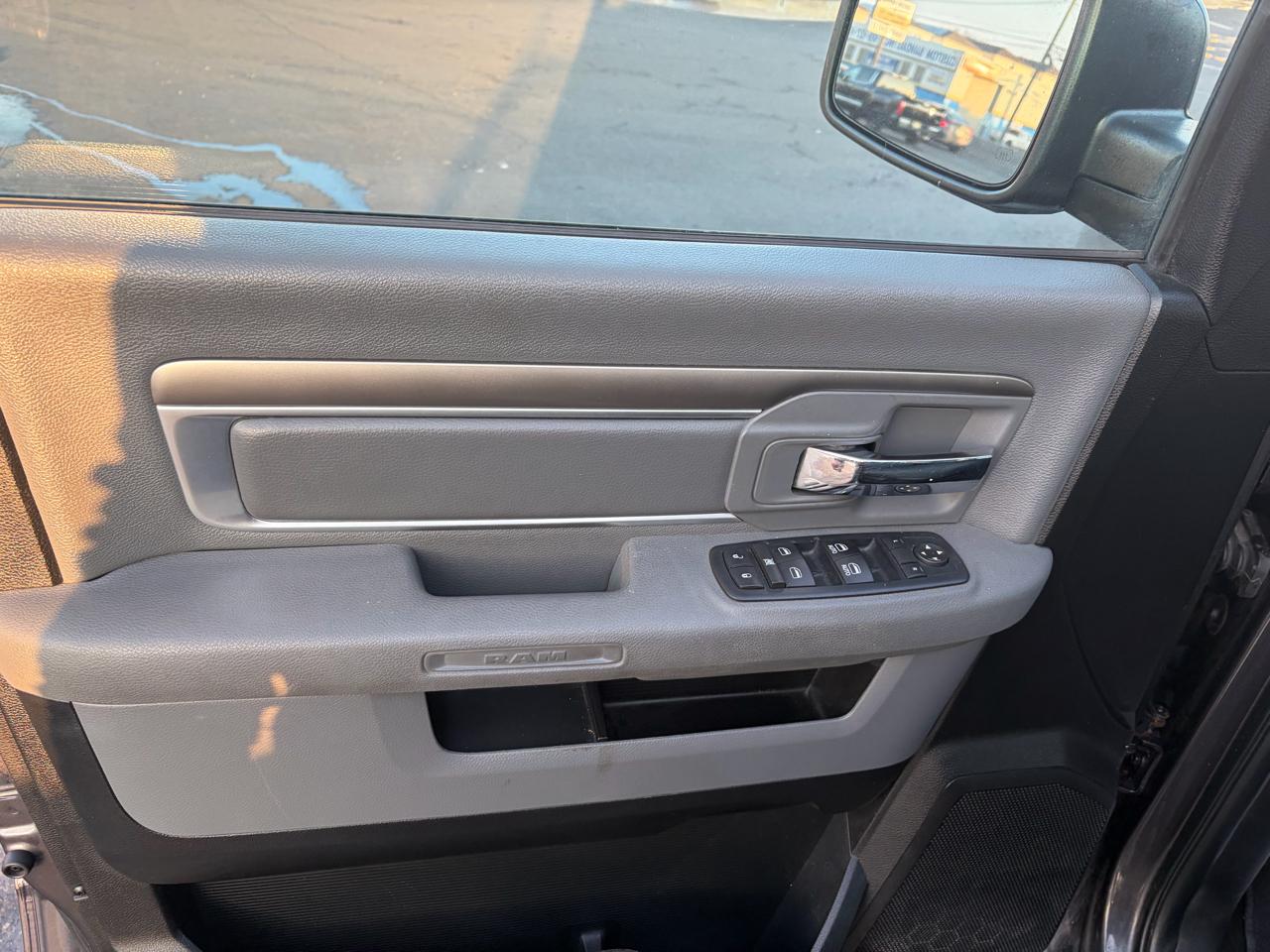 RAM 1500 SLT Crew Cab SWB 4WD 2016