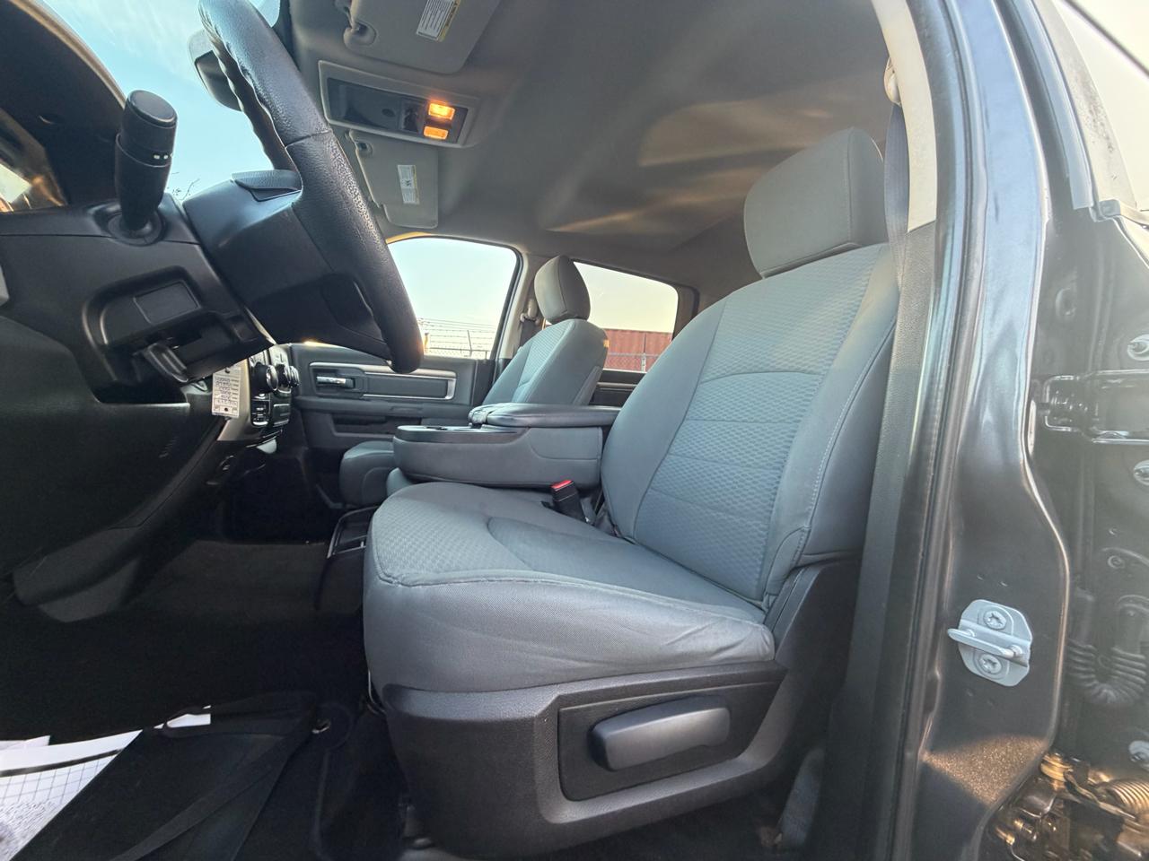 RAM 1500 SLT Crew Cab SWB 4WD 2016