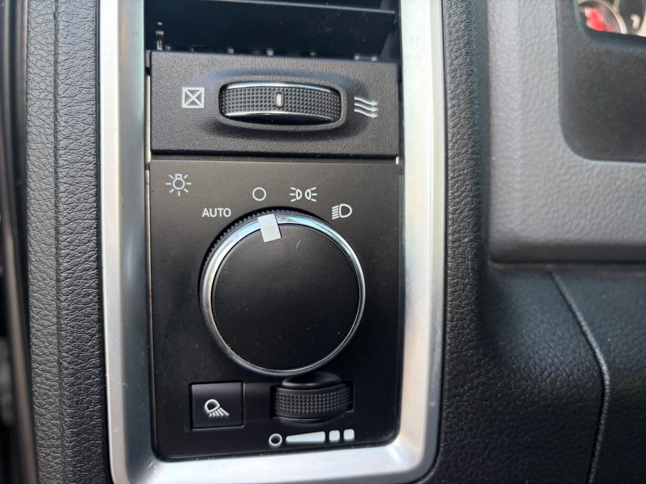 RAM 1500 SLT Crew Cab SWB 4WD 2016