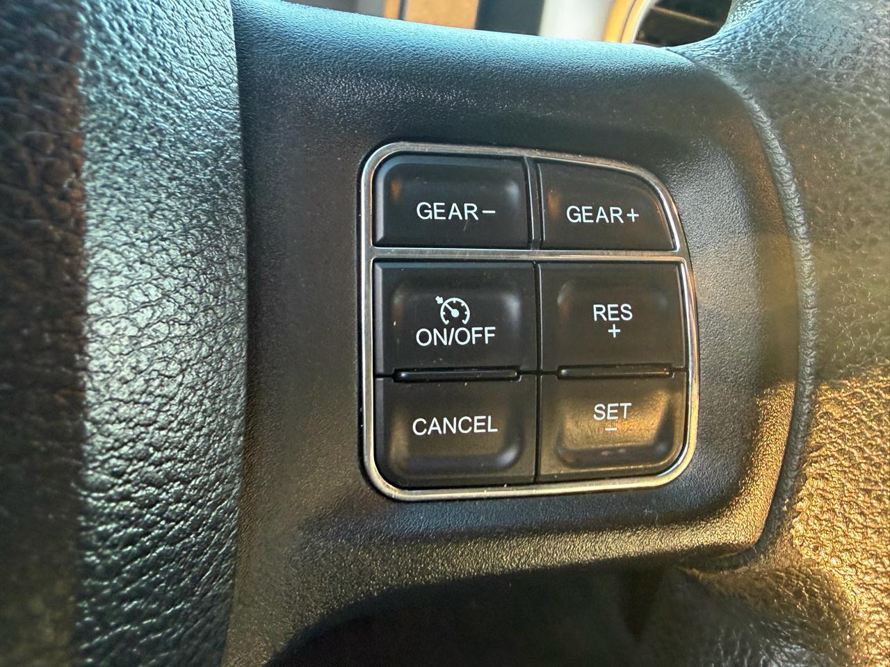 RAM 1500 SLT Crew Cab SWB 4WD 2016