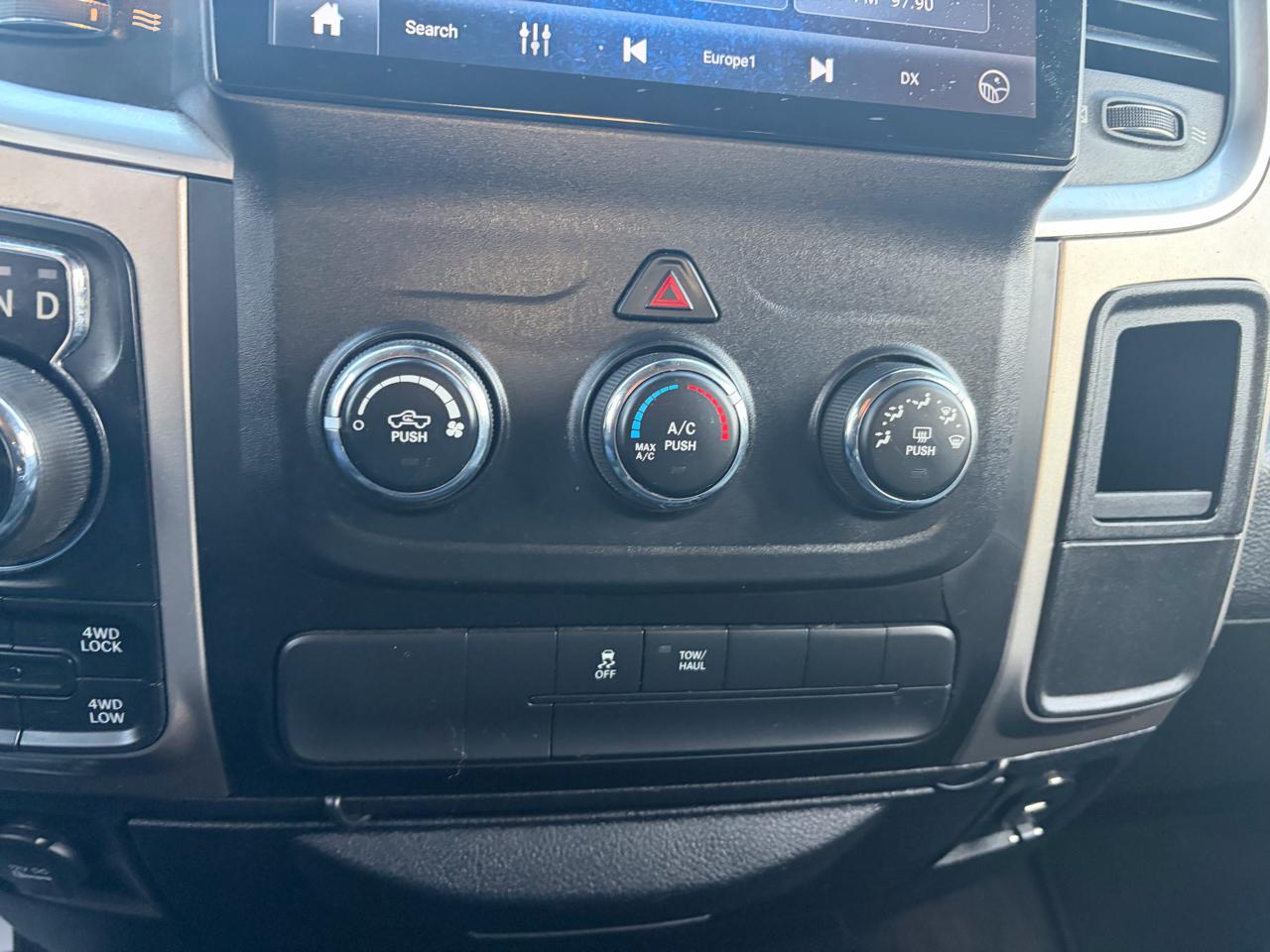 RAM 1500 SLT Crew Cab SWB 4WD 2016