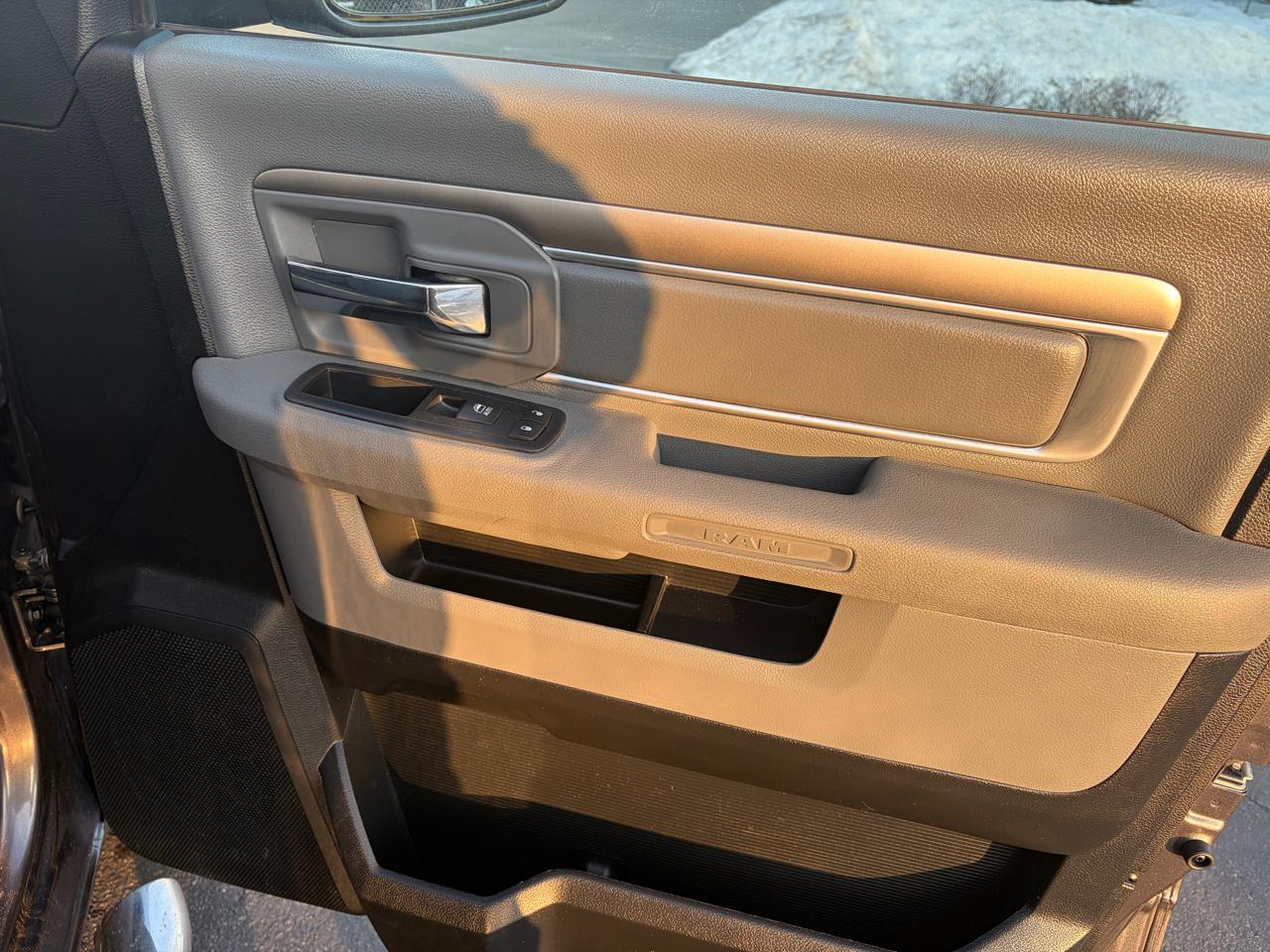 RAM 1500 SLT Crew Cab SWB 4WD 2016