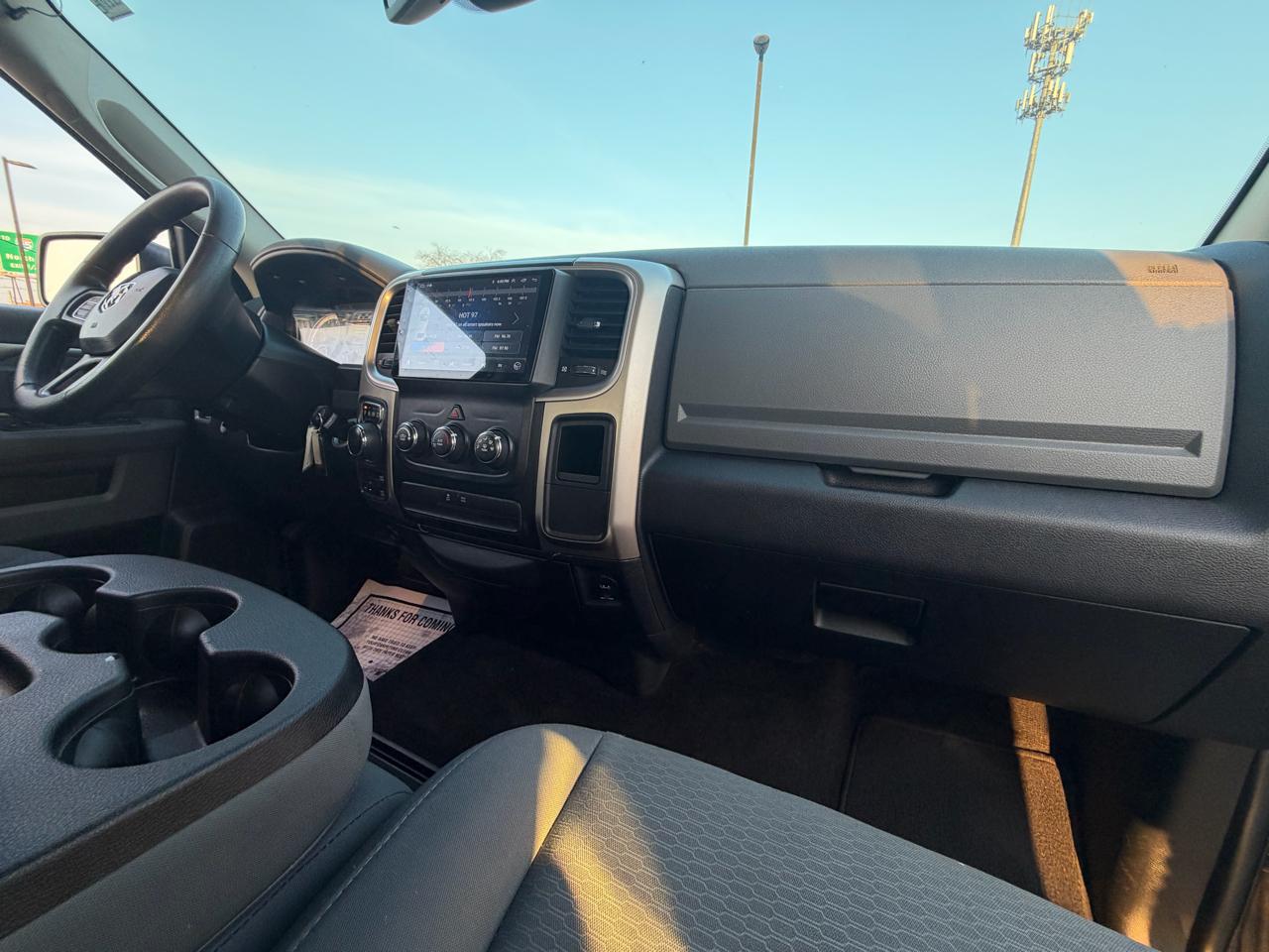 RAM 1500 SLT Crew Cab SWB 4WD 2016