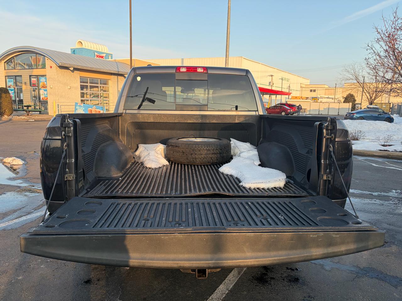 RAM 1500 SLT Crew Cab SWB 4WD 2016