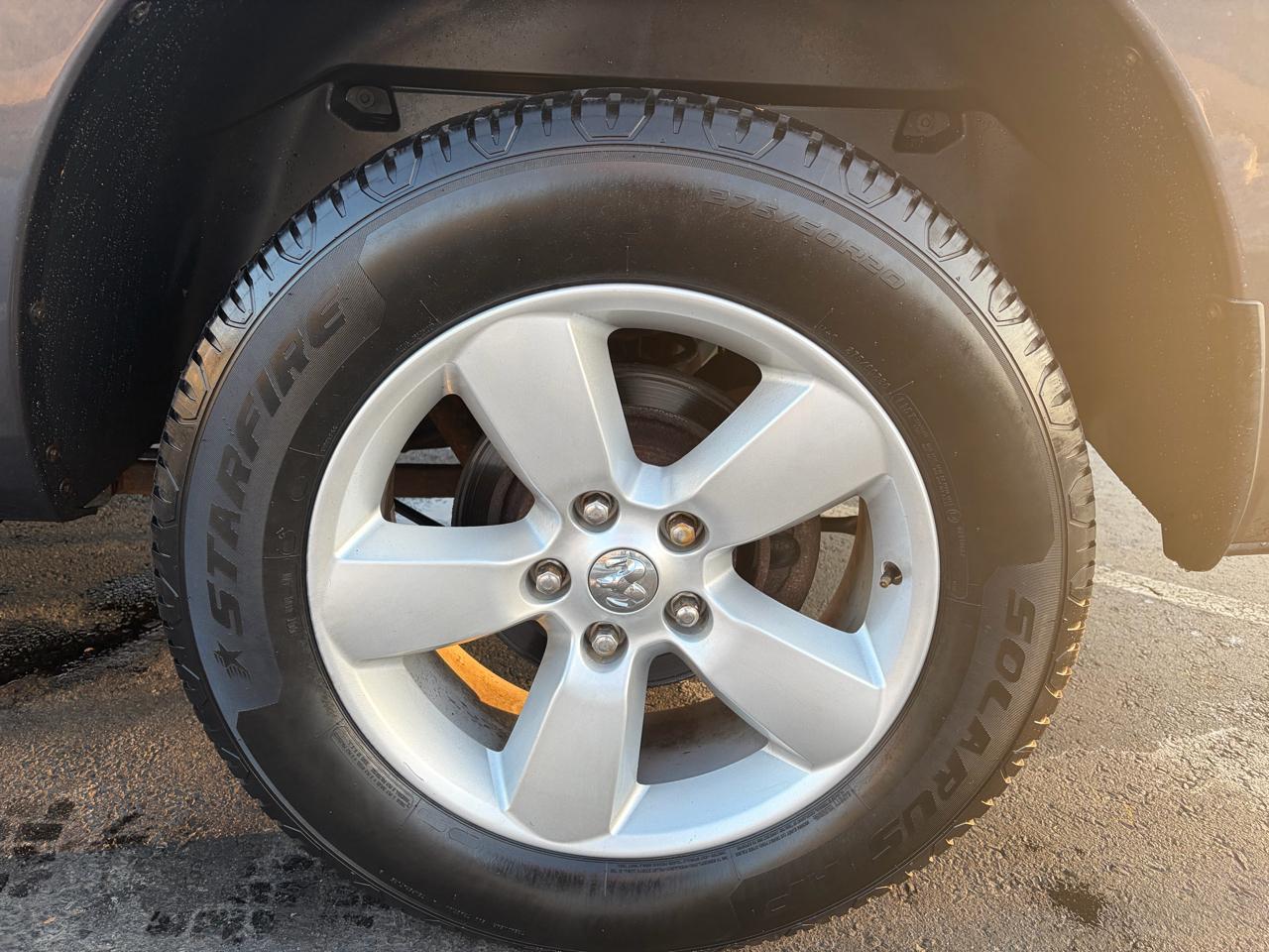 RAM 1500 SLT Crew Cab SWB 4WD 2016