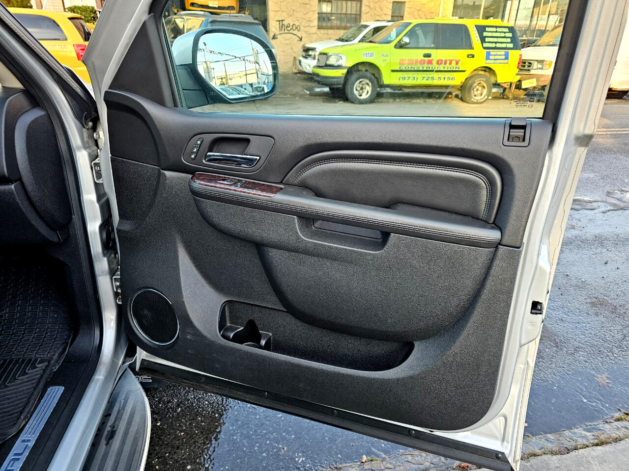 GMC Yukon Denali 4WD 2013