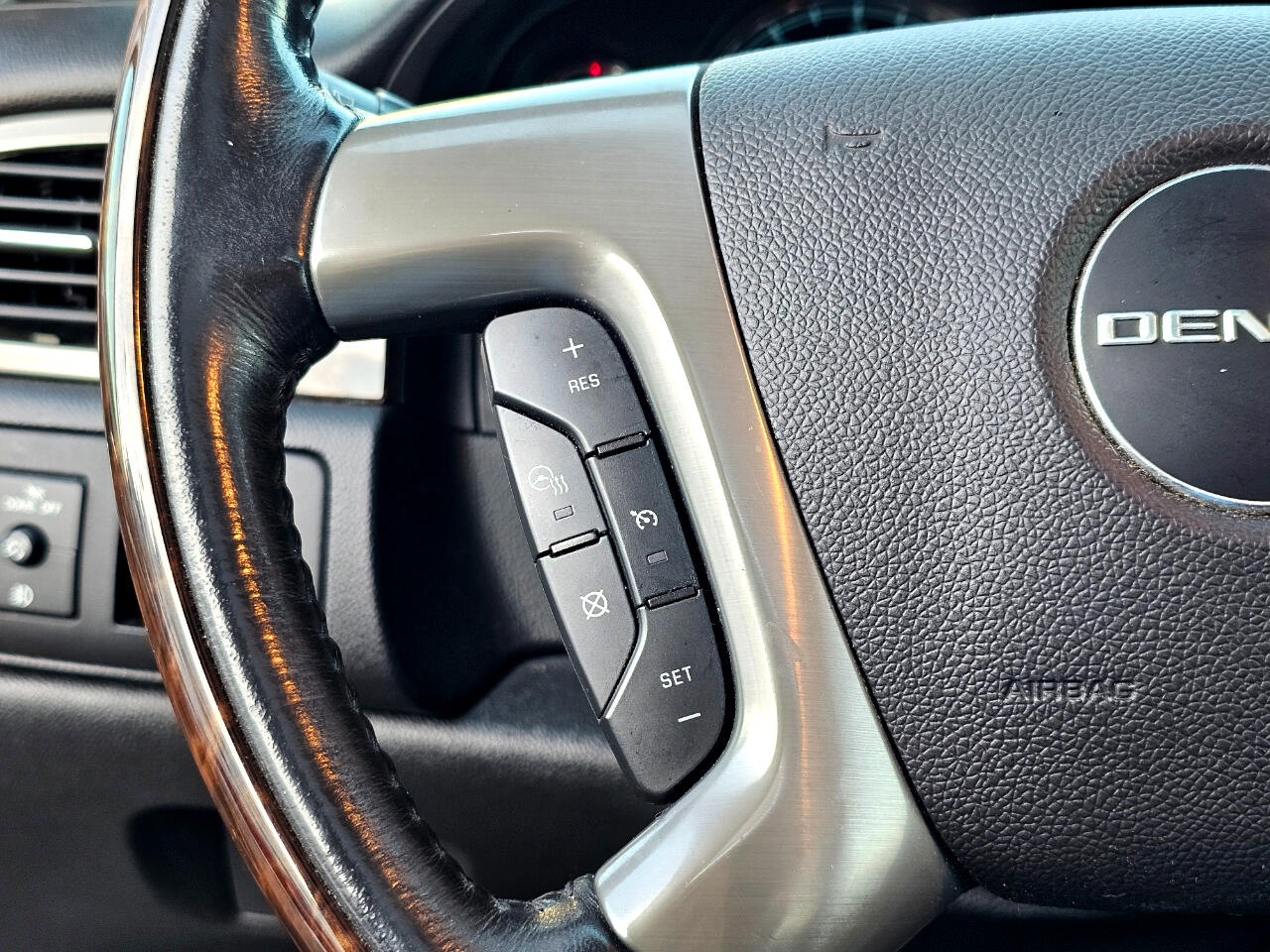 GMC Yukon Denali 4WD 2013