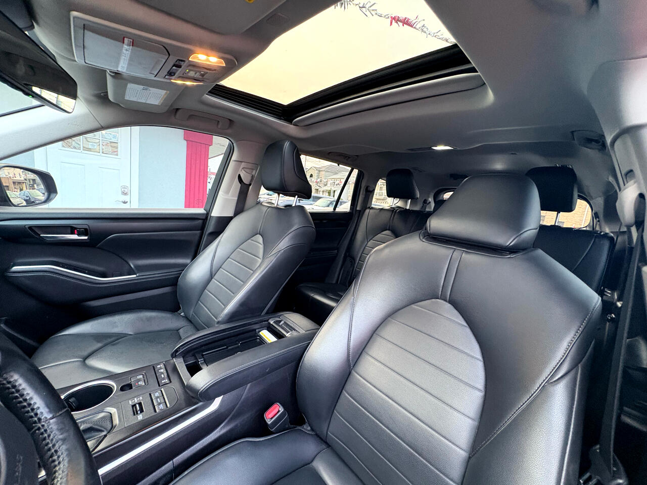 Toyota Highlander XLE Nav AWD V6 2022 Toyota Highlander XLE Nav AWD V6 2022