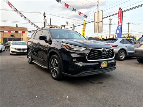 2022 Toyota Highlander XLE Nav AWD V6 2022 Toyota Highlander XLE Nav AWD V6