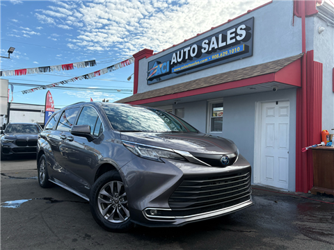 2021 Toyota Sienna XLE 8-Passenger