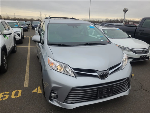 2019 Toyota Sienna XLE 7-Passenger AWD