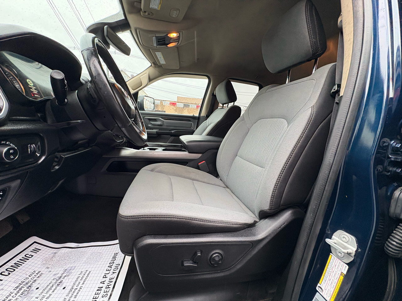 RAM 1500 Big Horn Quad Cab 4WD 2020