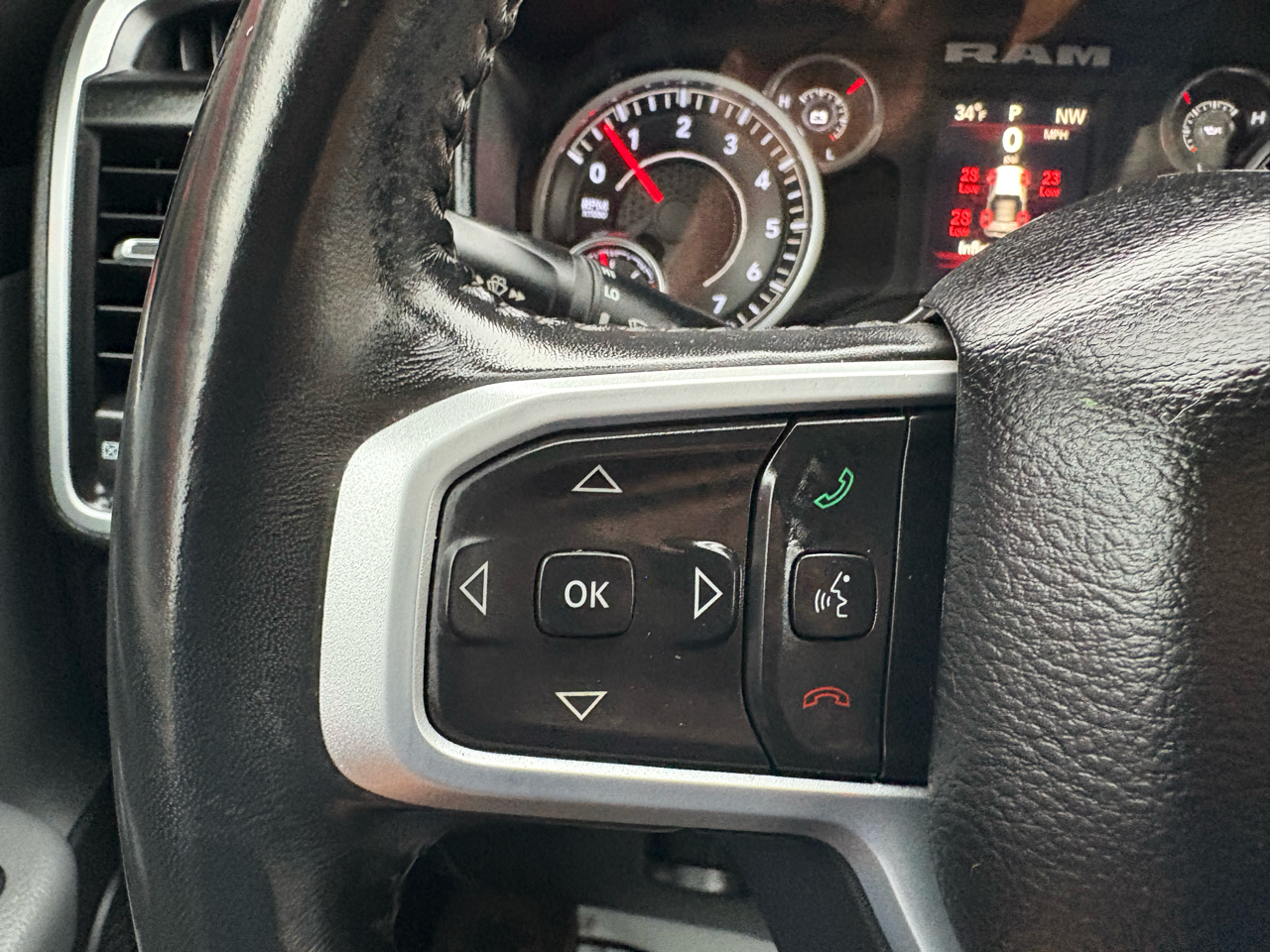 RAM 1500 Big Horn Quad Cab 4WD 2020