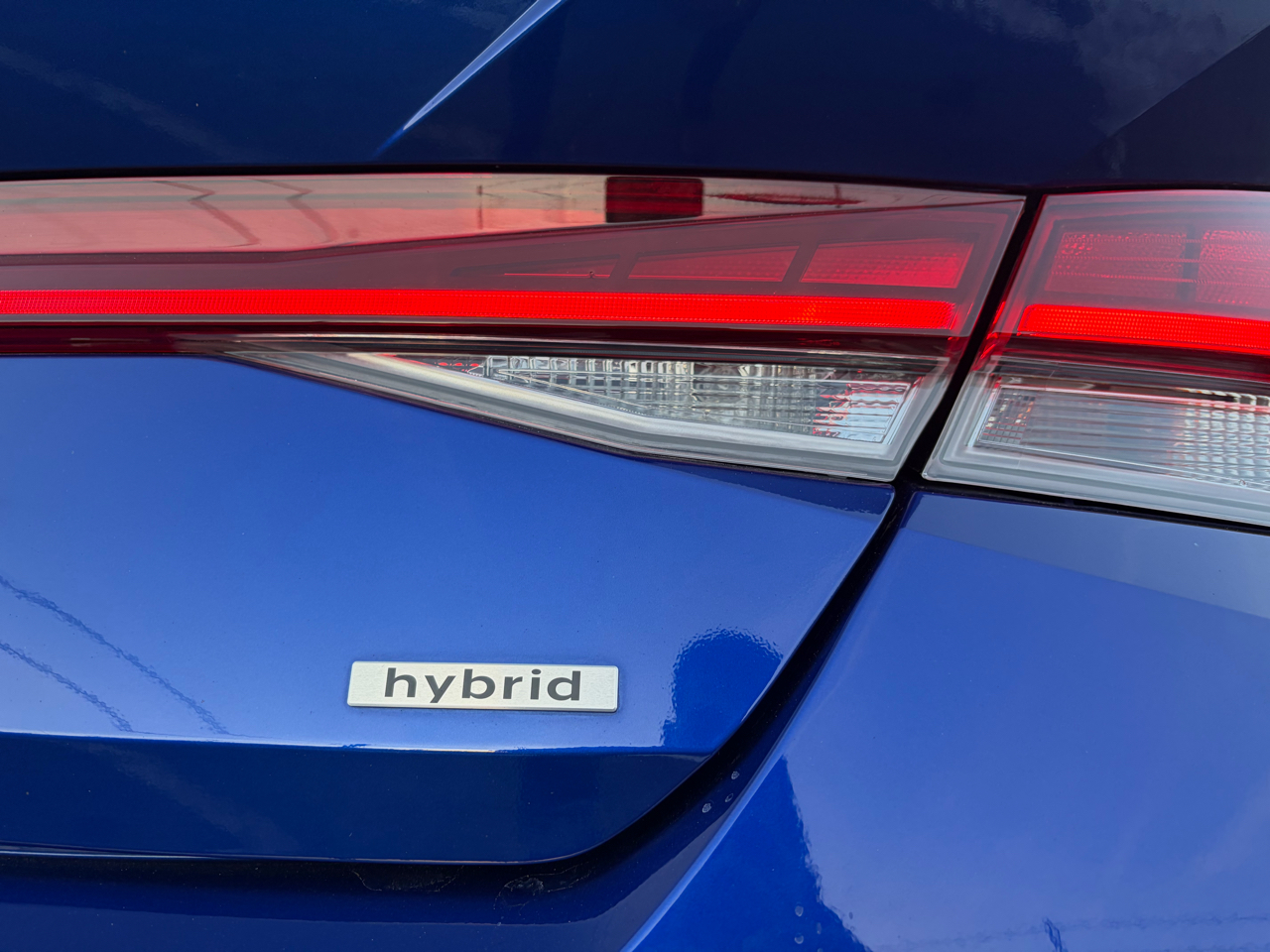 Hyundai Elantra Hybrid Limited 2025