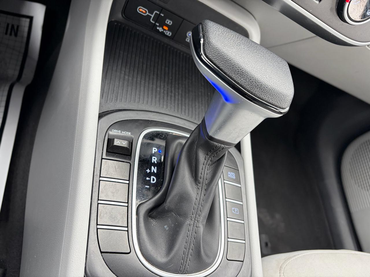 Hyundai Kona SE 2024