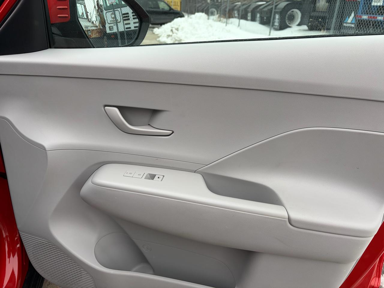 Hyundai Kona SE 2024